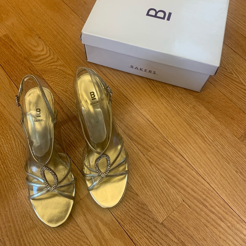 Bakers Gold Formal Dress Heel, Size 8B.